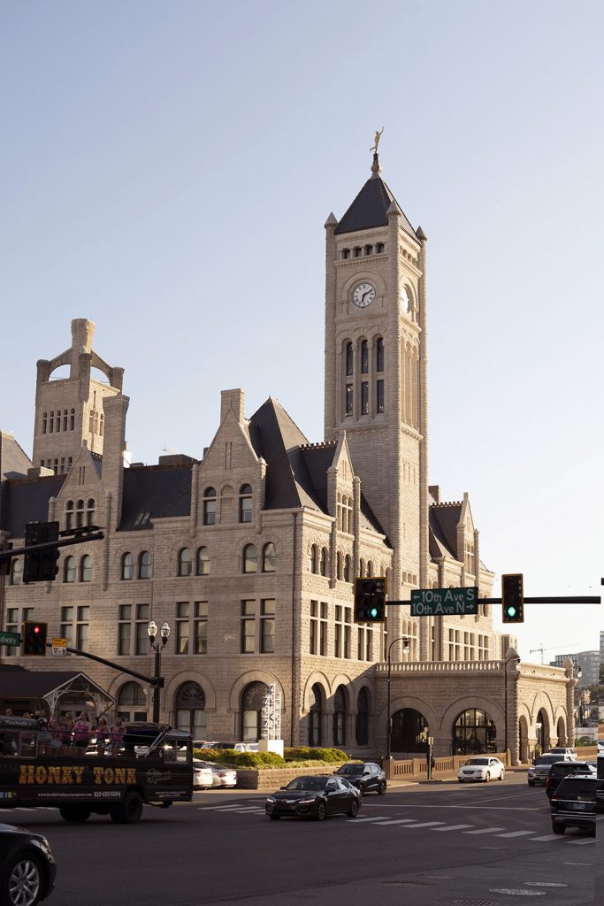 How to choose a location for Nashville family photo session.