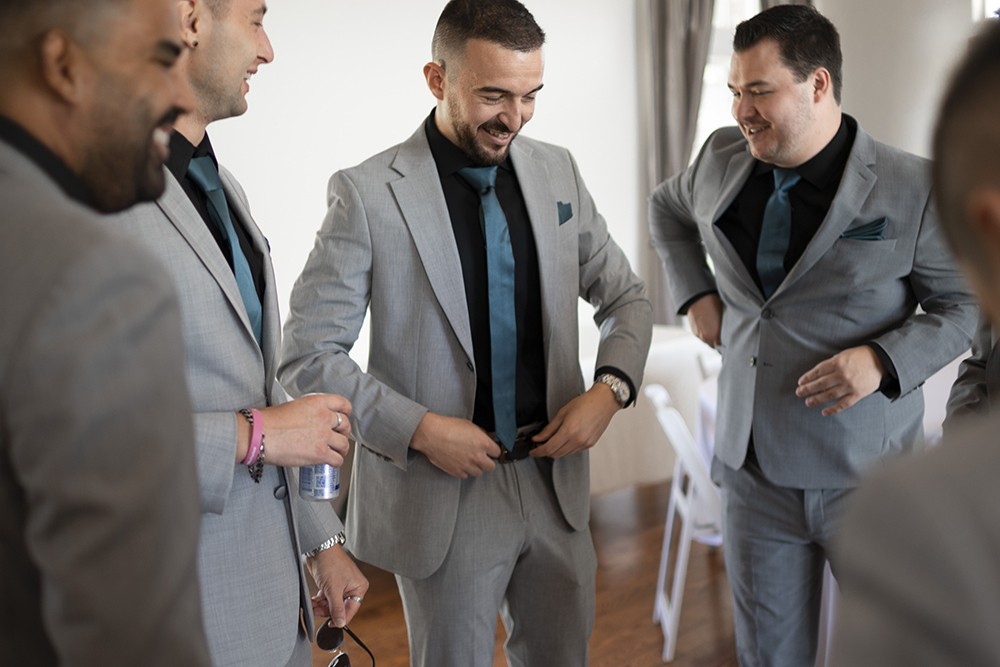 Nashville wedding photographer photographing the groom and groomsmen at a Nashville wedding 