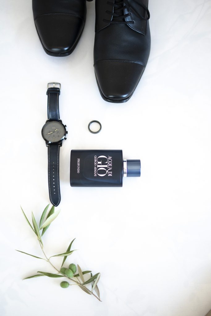 Nashville wedding photographer photographing the groom and groomsmen at a Nashville wedding 