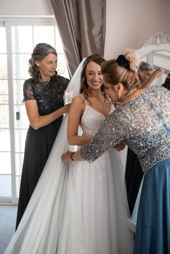 Nashville wedding photographer capturing a romantic portrait of the bride and groom in Nashville, TN.Nashville wedding photographer capturing the bride getting ready on her wedding day in Nashville, TN.