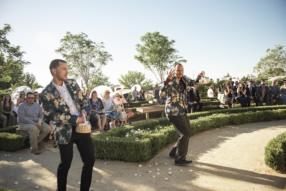 Nashville wedding photographer capturing a romantic portrait of the bride and groom in Nashville, TN. Nashville wedding photographer documenting an elegant wedding ceremony at a Nashville venue. 