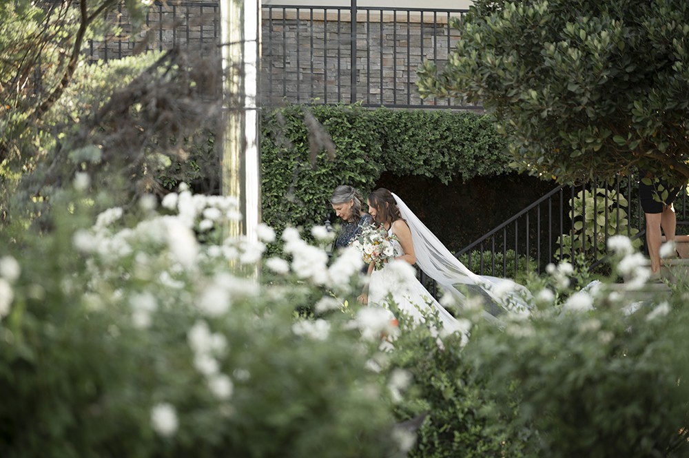 Nashville wedding photographer capturing a romantic portrait of the bride and groom in Nashville, TN. Nashville wedding photographer documenting an elegant wedding ceremony at a Nashville venue. 