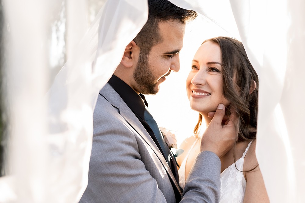 Nashville wedding photographer.Nashville wedding photographer capturing a romantic portrait of the bride and groom in Nashville, TN.Nashville wedding photographer capturing a stunning outdoor wedding portrait in Nashville, TN.