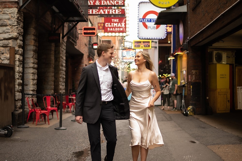 Capture the romance and excitement of your engagement with a professional photography services in Nashville,TN. Enjoy a personalized photoshoot experience that highlife your love story.