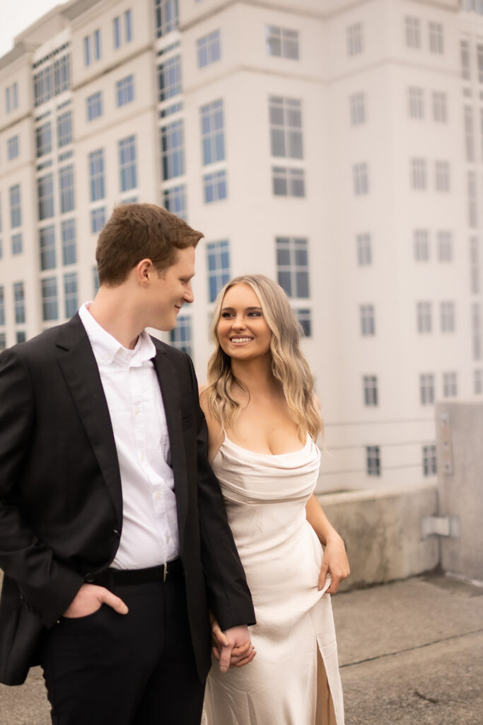 Tennessee wedding photographer. Capture the romance and excitement of your engagement with a professional photography services in Nashville,TN. Enjoy a personalized photoshoot experience that highlife your love story.