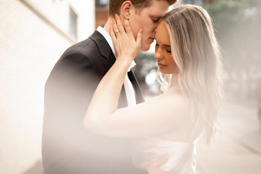 Nashville engagement photographer .Capture the romance and excitement of your engagement with a professional photography services in Nashville,TN. Enjoy a personalized photoshoot experience that highlife your love story.