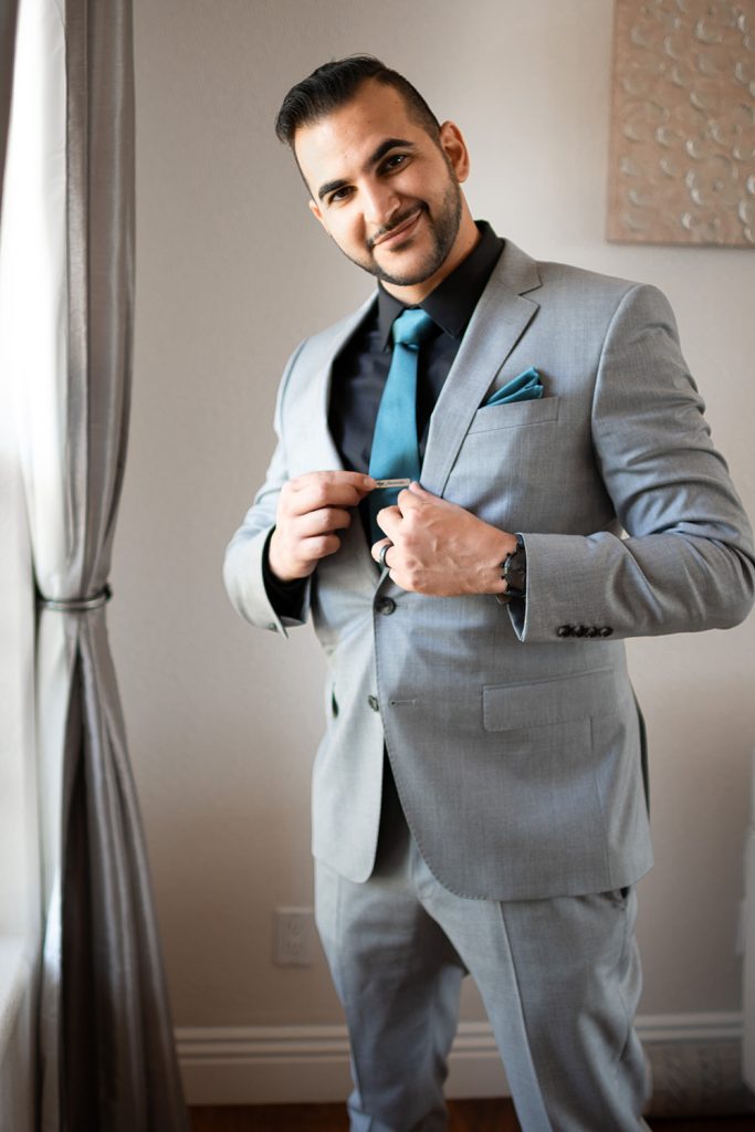 Nashville wedding photographer photographing the groom and groomsmen at a Nashville wedding 