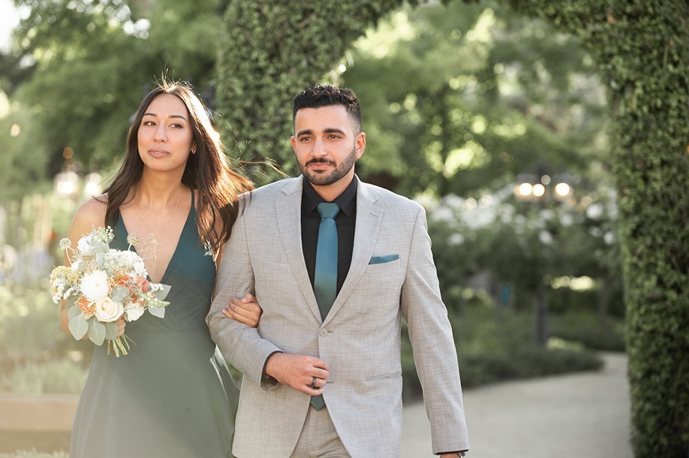 Nashville wedding photographer capturing a romantic portrait of the bride and groom in Nashville, TN. Nashville wedding photographer documenting an elegant wedding ceremony at a Nashville venue. 
