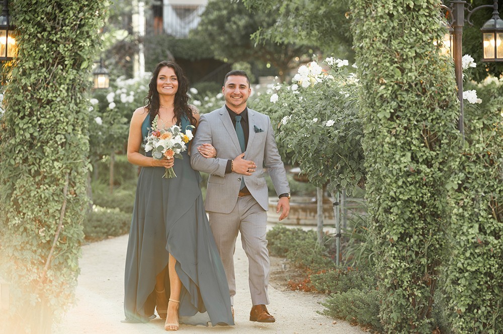 Nashville wedding photographer capturing a romantic portrait of the bride and groom in Nashville, TN. Nashville wedding photographer documenting an elegant wedding ceremony at a Nashville venue. 