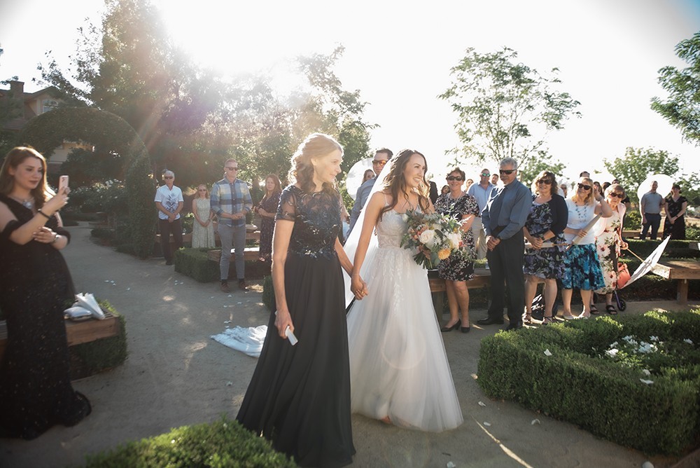 Nashville wedding photographer capturing a romantic portrait of the bride and groom in Nashville, TN. Nashville wedding photographer documenting an elegant wedding ceremony at a Nashville venue. 