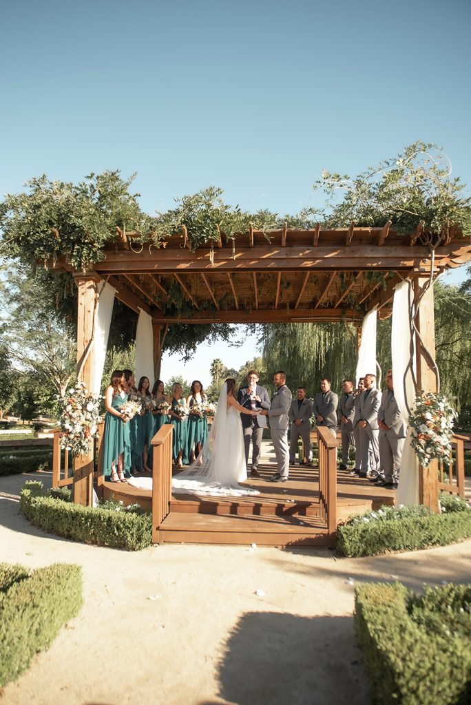 Nashville wedding photographer capturing a romantic portrait of the bride and groom in Nashville, TN. Nashville wedding photographer documenting an elegant wedding ceremony at a Nashville venue. 