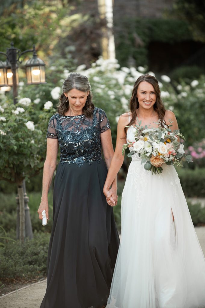 Nashville wedding photographer capturing a romantic portrait of the bride and groom in Nashville, TN. Nashville wedding photographer documenting an elegant wedding ceremony at a Nashville venue. 