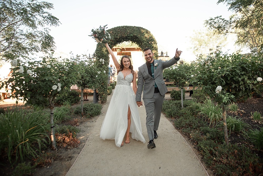 Nashville wedding photographer capturing a romantic portrait of the bride and groom in Nashville, TN. Nashville wedding photographer documenting an elegant wedding ceremony at a Nashville venue. 