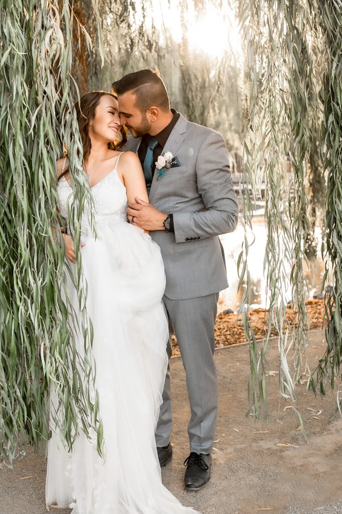Nashville wedding photographer capturing a romantic portrait of the bride and groom in Nashville, TN.Nashville wedding photographer capturing a stunning outdoor wedding portrait in Nashville, TN.
