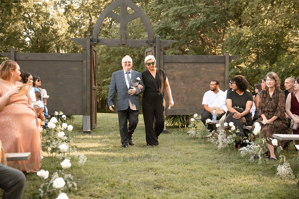 Nashville wedding photographer, experienced Nashville wedding photographer providing high-quality, artistic wedding photography services in Nashville,TN. Best wedding photographer in Nashville. Hidden Creel Farms. Nashville bride. Luxury wedding in Nashville. wedding walk. outdoor wedding. wedding ceremony.