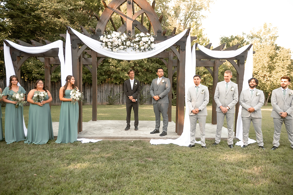 Nashville wedding photographer, experienced Nashville wedding photographer providing high-quality, artistic wedding photography services in Nashville,TN. Best wedding photographer in Nashville. Hidden Creel Farms. Nashville bride. Luxury wedding in Nashville. 