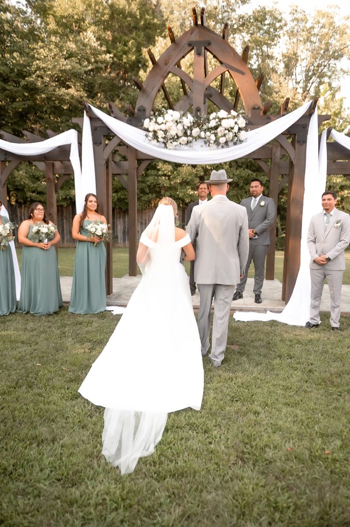 Nashville wedding photographer, experienced Nashville wedding photographer providing high-quality, artistic wedding photography services in Nashville,TN. Best wedding photographer in Nashville. Hidden Creel Farms. Nashville bride. Luxury wedding in Nashville. wedding.