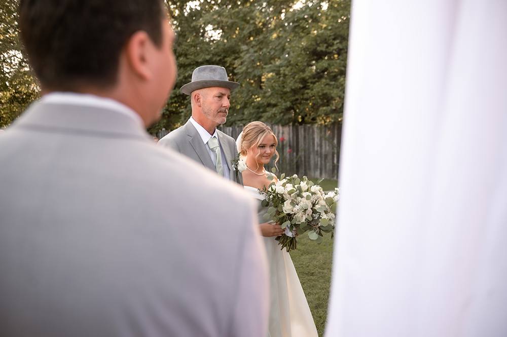 Nashville wedding photographer, experienced Nashville wedding photographer providing high-quality, artistic wedding photography services in Nashville,TN. Best wedding photographer in Nashville. Hidden Creel Farms. Nashville bride. Luxury wedding in Nashville. 