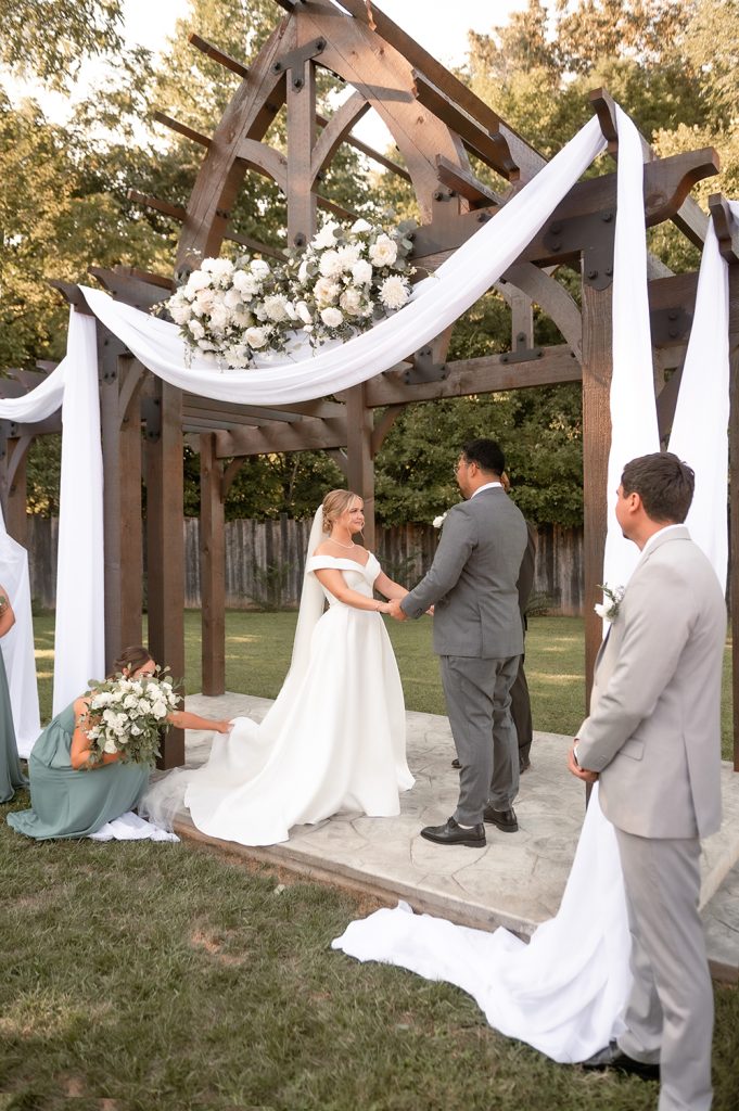 Nashville wedding photographer, experienced Nashville wedding photographer providing high-quality, artistic wedding photography services in Nashville,TN. Best wedding photographer in Nashville. Hidden Creel Farms. Nashville bride. Luxury wedding in Nashville. 