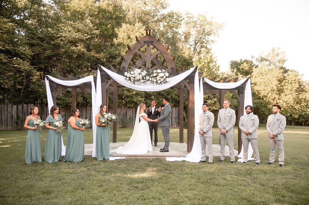 Nashville wedding photographer, experienced Nashville wedding photographer providing high-quality, artistic wedding photography services in Nashville,TN. Best wedding photographer in Nashville. Hidden Creel Farms. Nashville bride. Luxury wedding in Nashville. 