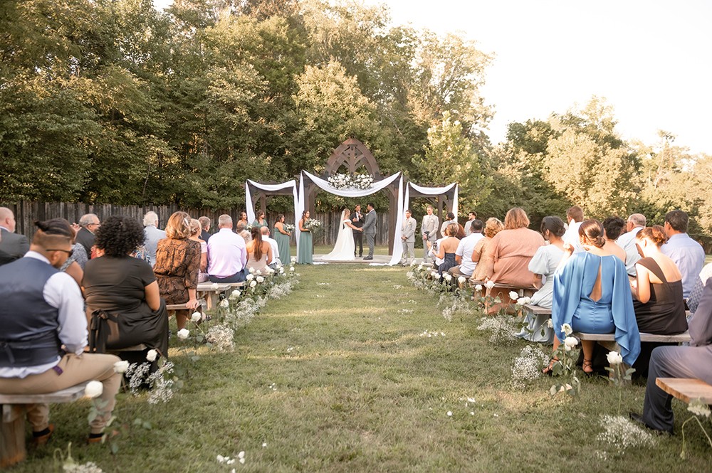 Nashville wedding photographer, experienced Nashville wedding photographer providing high-quality, artistic wedding photography services in Nashville,TN. Best wedding photographer in Nashville. Hidden Creel Farms. Nashville bride. Luxury wedding in Nashville. 