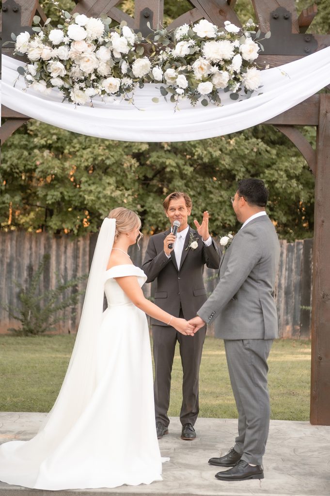 Nashville wedding photographer, experienced Nashville wedding photographer providing high-quality, artistic wedding photography services in Nashville,TN. Best wedding photographer in Nashville. Hidden Creel Farms. Nashville bride. Luxury wedding in Nashville. 