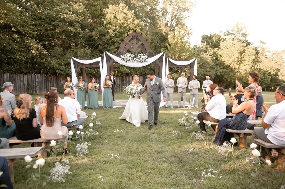 Nashville wedding photographer, experienced Nashville wedding photographer providing high-quality, artistic wedding photography services in Nashville,TN. Best wedding photographer in Nashville. Hidden Creel Farms. Nashville bride. Luxury wedding in Nashville. 