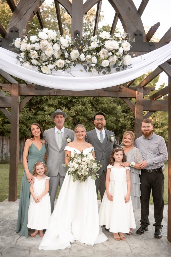 Nashville wedding photographer, experienced Nashville wedding photographer providing high-quality, artistic wedding photography services in Nashville,TN. Best wedding photographer in Nashville. Hidden Creel Farms. Nashville bride. Luxury wedding in Nashville. wedding family.