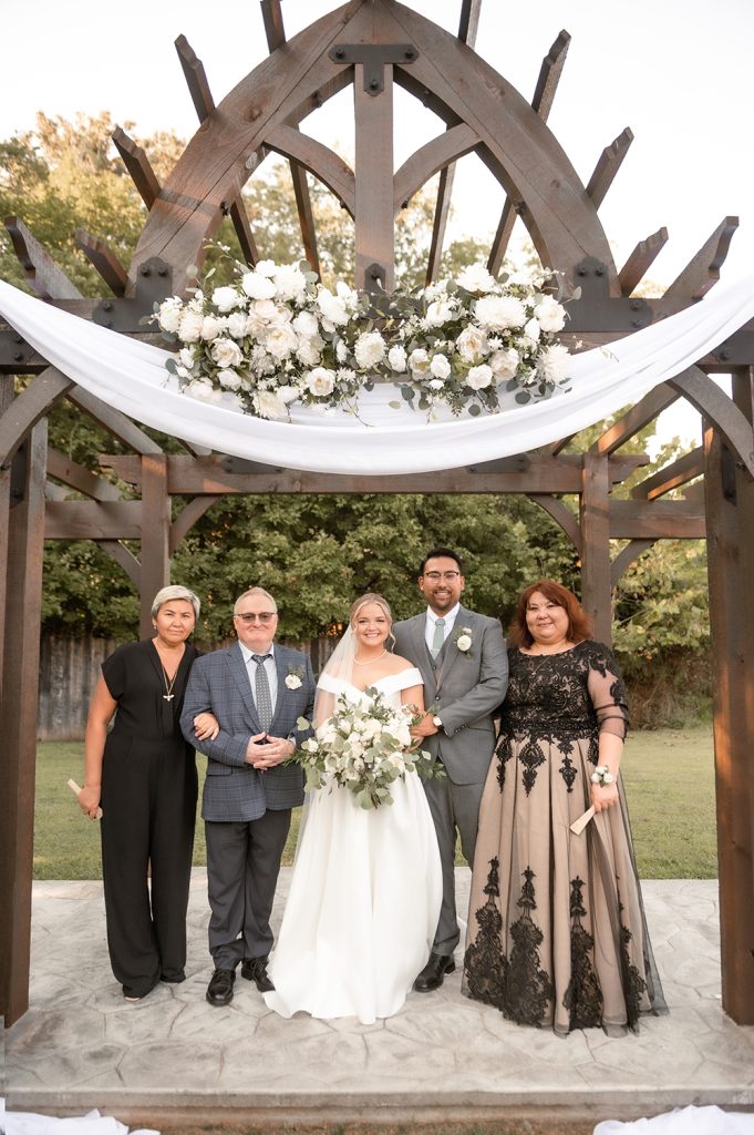 Nashville wedding photographer, experienced Nashville wedding photographer providing high-quality, artistic wedding photography services in Nashville,TN. Best wedding photographer in Nashville. Hidden Creel Farms. Nashville bride. Luxury wedding in Nashville. 