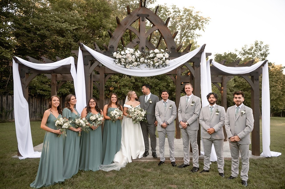 Nashville wedding photographer, experienced Nashville wedding photographer providing high-quality, artistic wedding photography services in Nashville,TN. Best wedding photographer in Nashville. Hidden Creel Farms. Nashville bride. Luxury wedding in Nashville. 