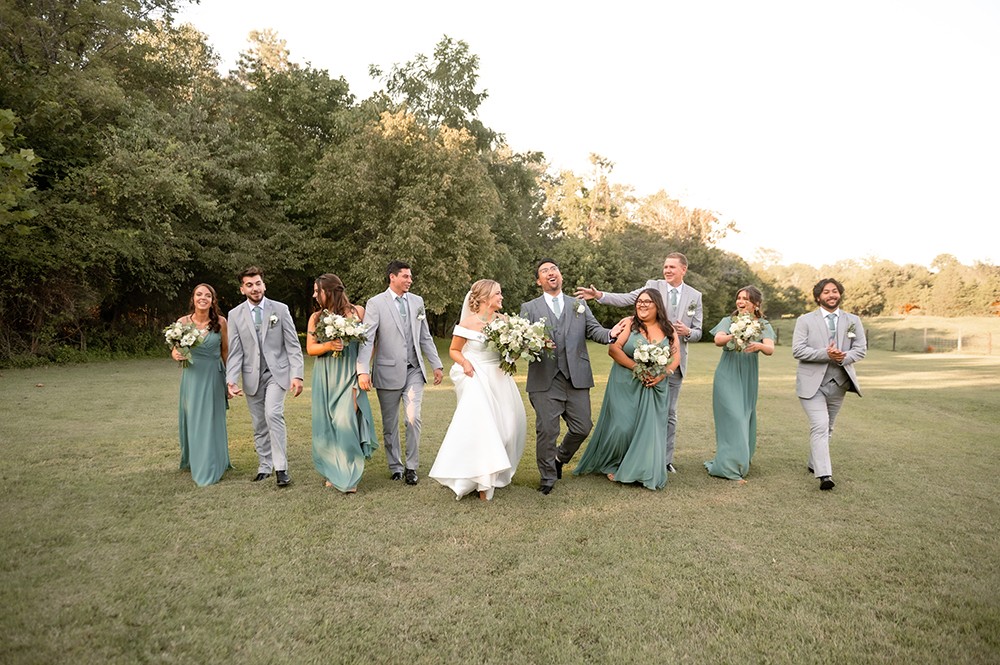 Nashville wedding photographer, experienced Nashville wedding photographer providing high-quality, artistic wedding photography services in Nashville,TN. Best wedding photographer in Nashville. Hidden Creel Farms. Nashville bride. Luxury wedding in Nashville. 