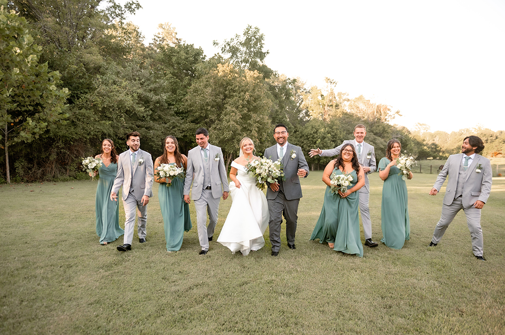 Nashville wedding photographer, experienced Nashville wedding photographer providing high-quality, artistic wedding photography services in Nashville,TN. Best wedding photographer in Nashville. Hidden Creel Farms. Nashville bride. Luxury wedding in Nashville. 