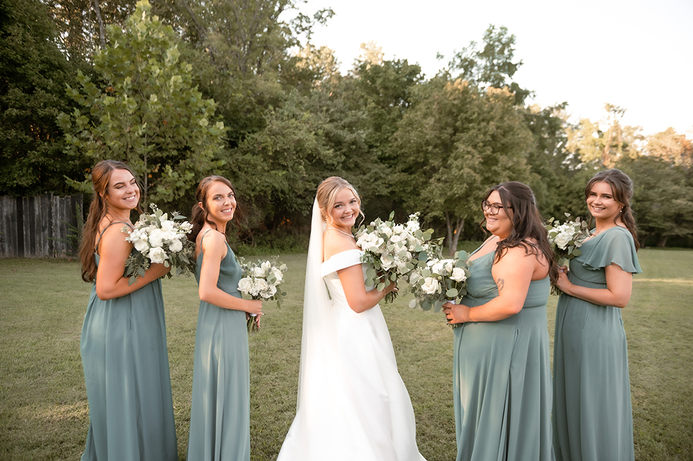 Nashville wedding photographer, experienced Nashville wedding photographer providing high-quality, artistic wedding photography services in Nashville,TN. Best wedding photographer in Nashville. Hidden Creel Farms. Nashville bride. Luxury wedding in Nashville. 
