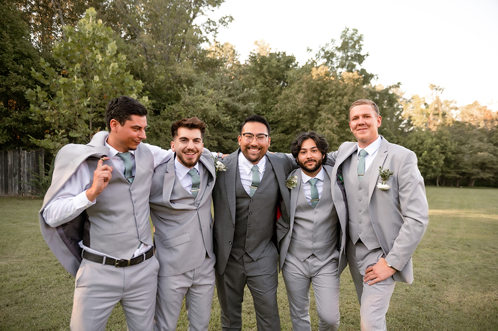 Nashville wedding photographer, experienced Nashville wedding photographer providing high-quality, artistic wedding photography services in Nashville,TN. Best wedding photographer in Nashville. Hidden Creel Farms. Nashville bride. Luxury wedding in Nashville. 