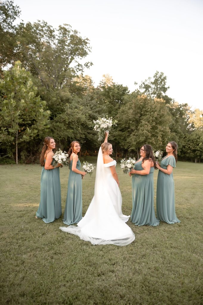 Nashville wedding photographer, experienced Nashville wedding photographer providing high-quality, artistic wedding photography services in Nashville,TN. Best wedding photographer in Nashville. Hidden Creel Farms. Nashville bride. Luxury wedding in Nashville. 