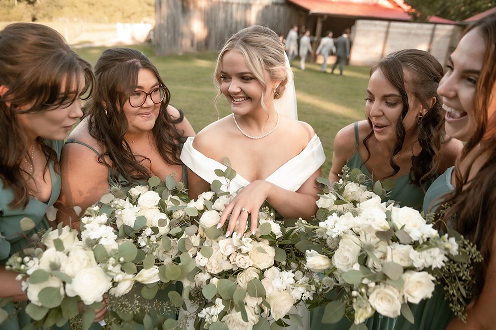 Nashville wedding photographer, experienced Nashville wedding photographer providing high-quality, artistic wedding photography services in Nashville,TN. Best wedding photographer in Nashville. Hidden Creel Farms. Nashville bride. Luxury wedding in Nashville. 