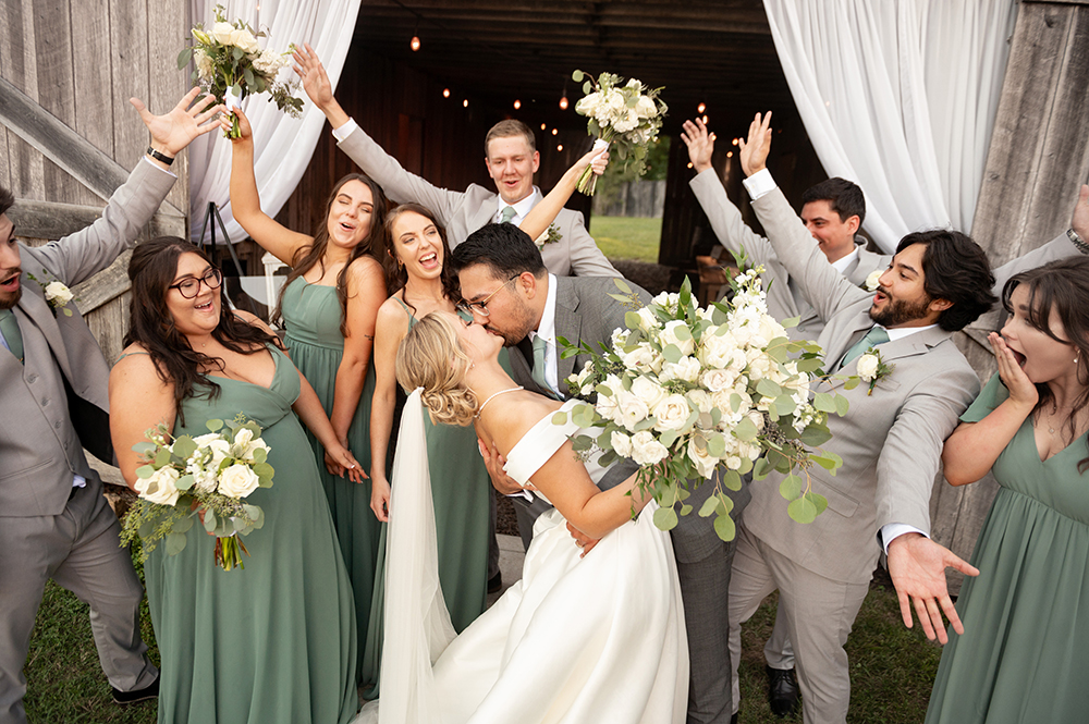 Nashville wedding photographer, experienced Nashville wedding photographer providing high-quality, artistic wedding photography services in Nashville,TN. Best wedding photographer in Nashville. Hidden Creel Farms. Nashville bride. Luxury wedding in Nashville. 