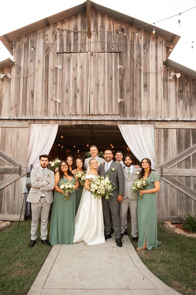 Nashville wedding photographer, experienced Nashville wedding photographer providing high-quality, artistic wedding photography services in Nashville,TN. Best wedding photographer in Nashville. Hidden Creel Farms. Nashville bride. Luxury wedding in Nashville. 