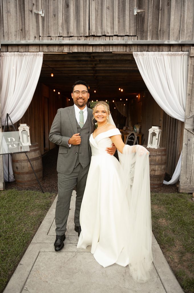 Nashville wedding photographer, experienced Nashville wedding photographer providing high-quality, artistic wedding photography services in Nashville,TN. Best wedding photographer in Nashville. Hidden Creel Farms. Nashville bride. Luxury wedding in Nashville. 