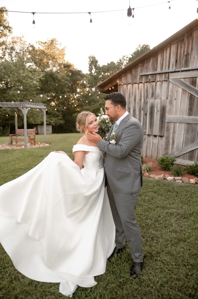 Nashville wedding photographer, experienced Nashville wedding photographer providing high-quality, artistic wedding photography services in Nashville,TN. Best wedding photographer in Nashville. Hidden Creel Farms. Nashville bride. Luxury wedding in Nashville. 