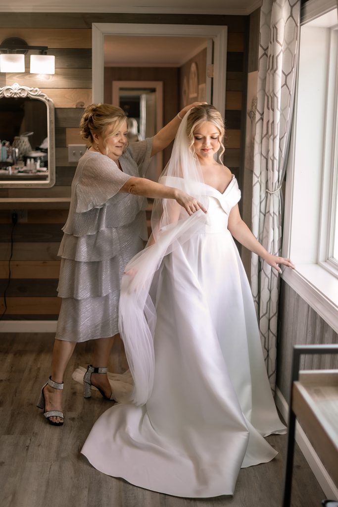 Nashville wedding photographer, experienced Nashville wedding photographer providing high-quality, artistic wedding photography services in Nashville,TN. Best wedding photographer in Nashville. Hidden Creel Farms. Nashville bride. Luxury wedding in Nashville. 