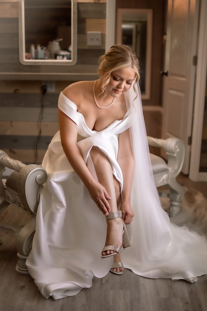 Nashville wedding photographer, experienced Nashville wedding photographer providing high-quality, artistic wedding photography services in Nashville,TN. Best wedding photographer in Nashville. Hidden Creel Farms. Nashville bride. Luxury wedding in Nashville. google.