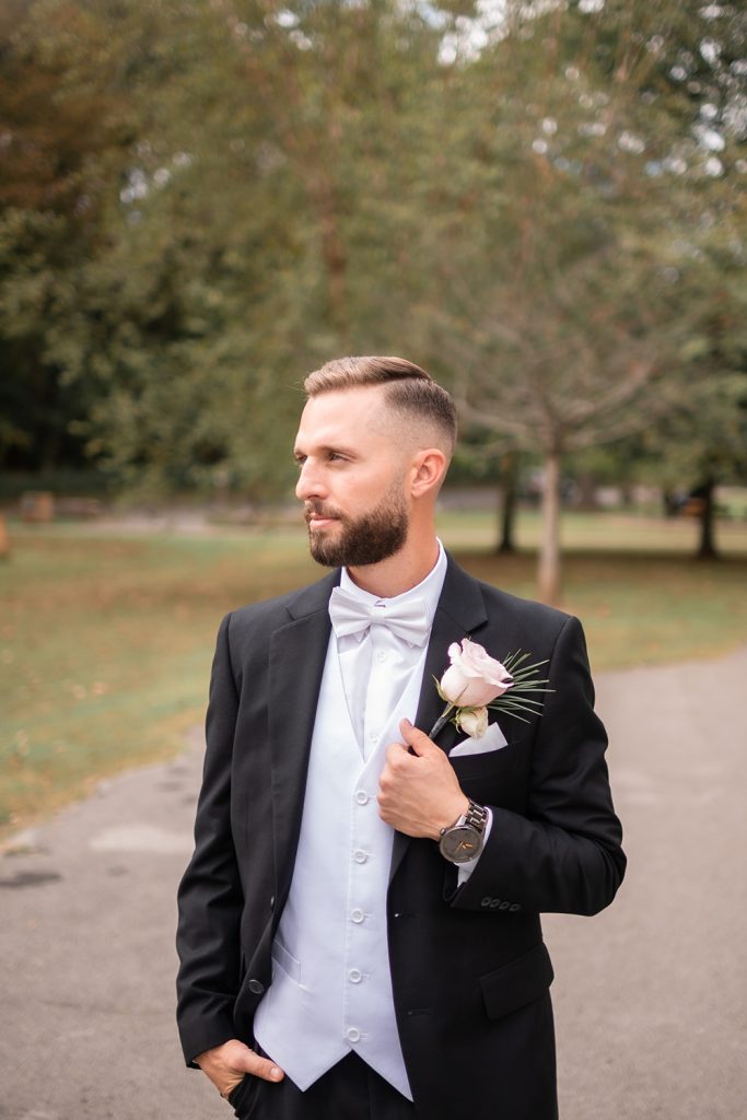 Nashville wedding photographerNashville wedding photographer. Elopement in Shelby Park, Nashville. Nashville Fall Elopement. Wedding Ceremony in Shelby Park.