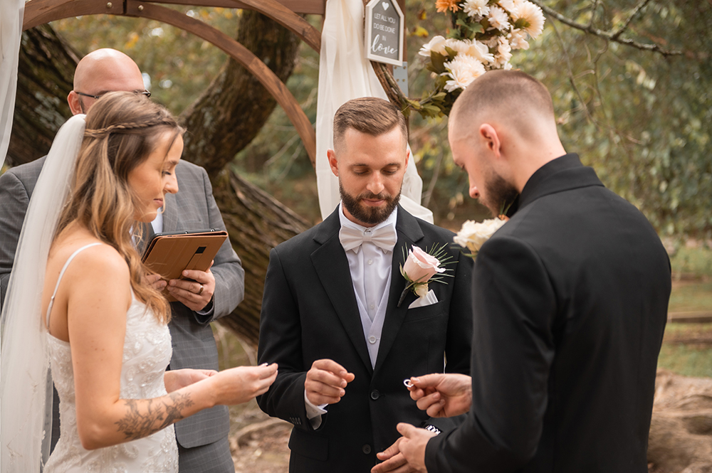 Nashville wedding photographerNashville wedding photographer. Elopement in Shelby Park, Nashville. Nashville Fall Elopement. Wedding Ceremony in Shelby Park.