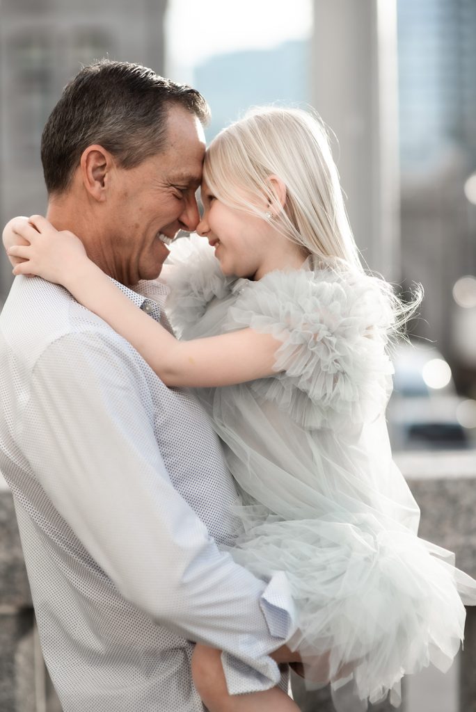  Nashville family photographer capturing candid family moments in a natural setting in Nashville, TN.