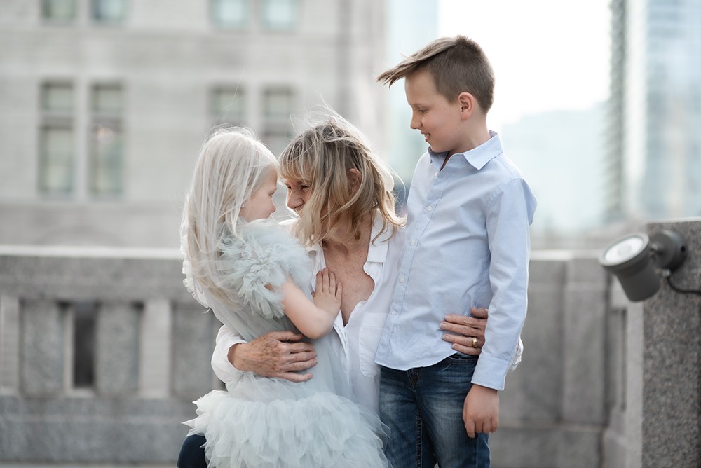  Nashville family photographer capturing candid family moments in a natural setting in Nashville, TN.