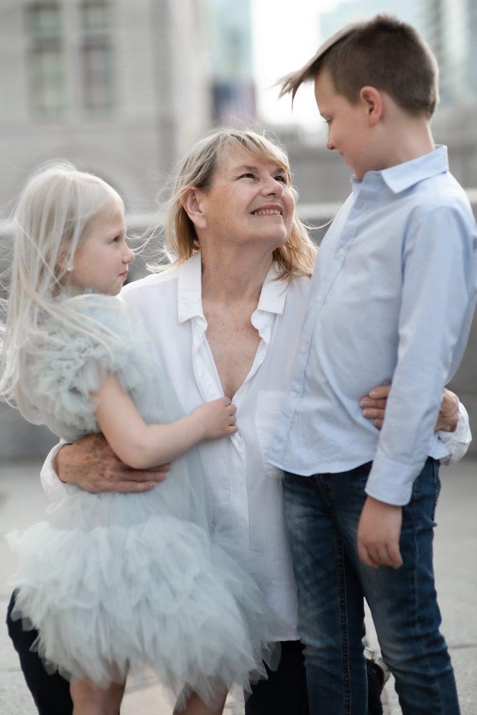  Nashville family photographer capturing candid family moments in a natural setting in Nashville, TN.