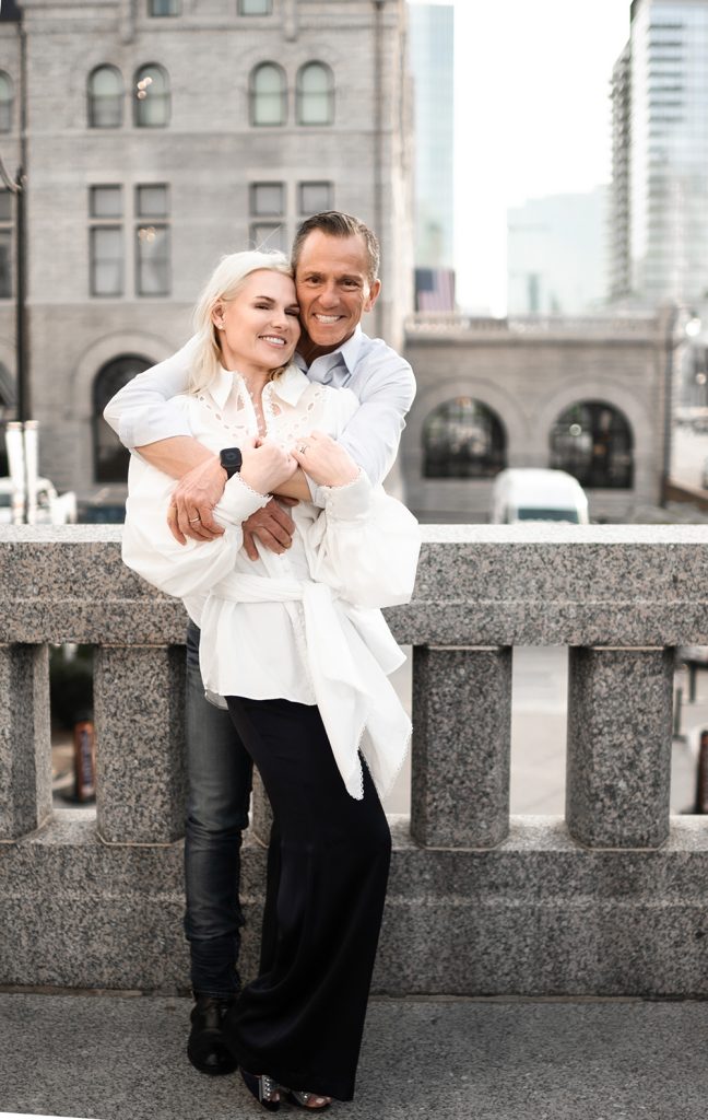  Nashville family photographer capturing candid family moments in a natural setting in Nashville, TN.