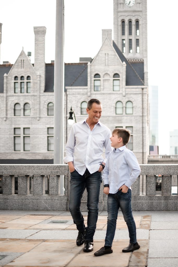  Nashville family photographer showcasing a stylish family photoshoot in downtown Nashville, TN