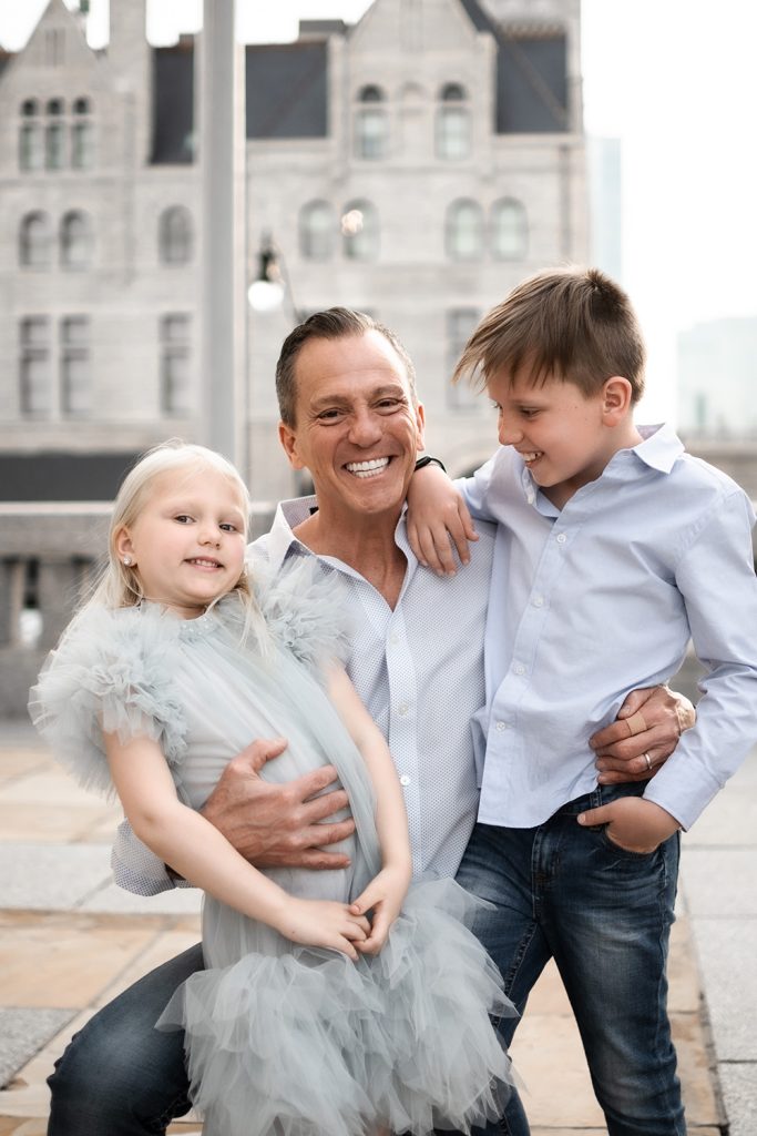  Nashville family photographer capturing candid family moments in a natural setting in Nashville, TN.